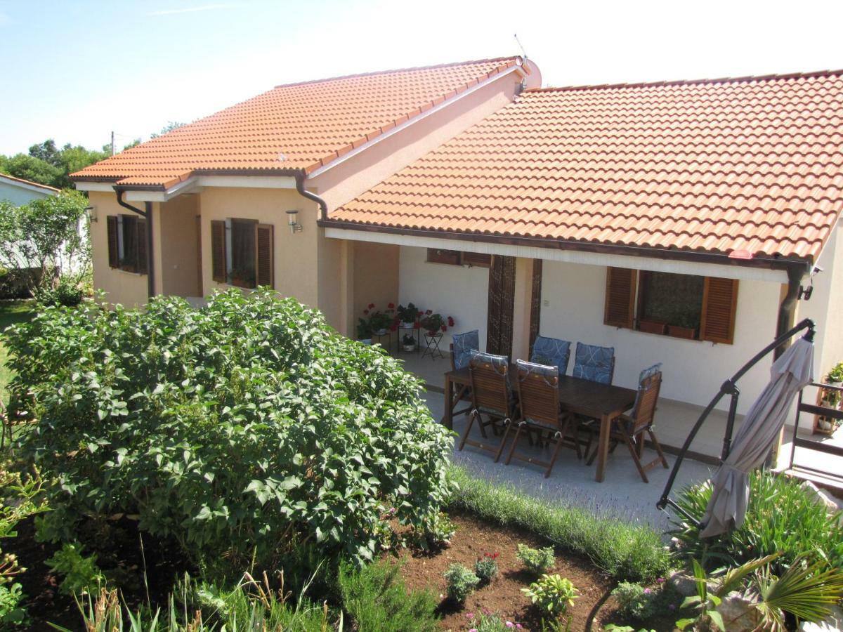 Terra Rossa Apartment Loborika